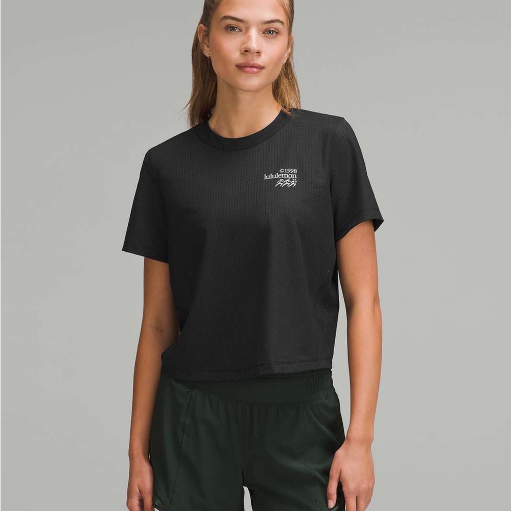 Lululemon 1988 runners graphic black short sleeve shirt - Small
